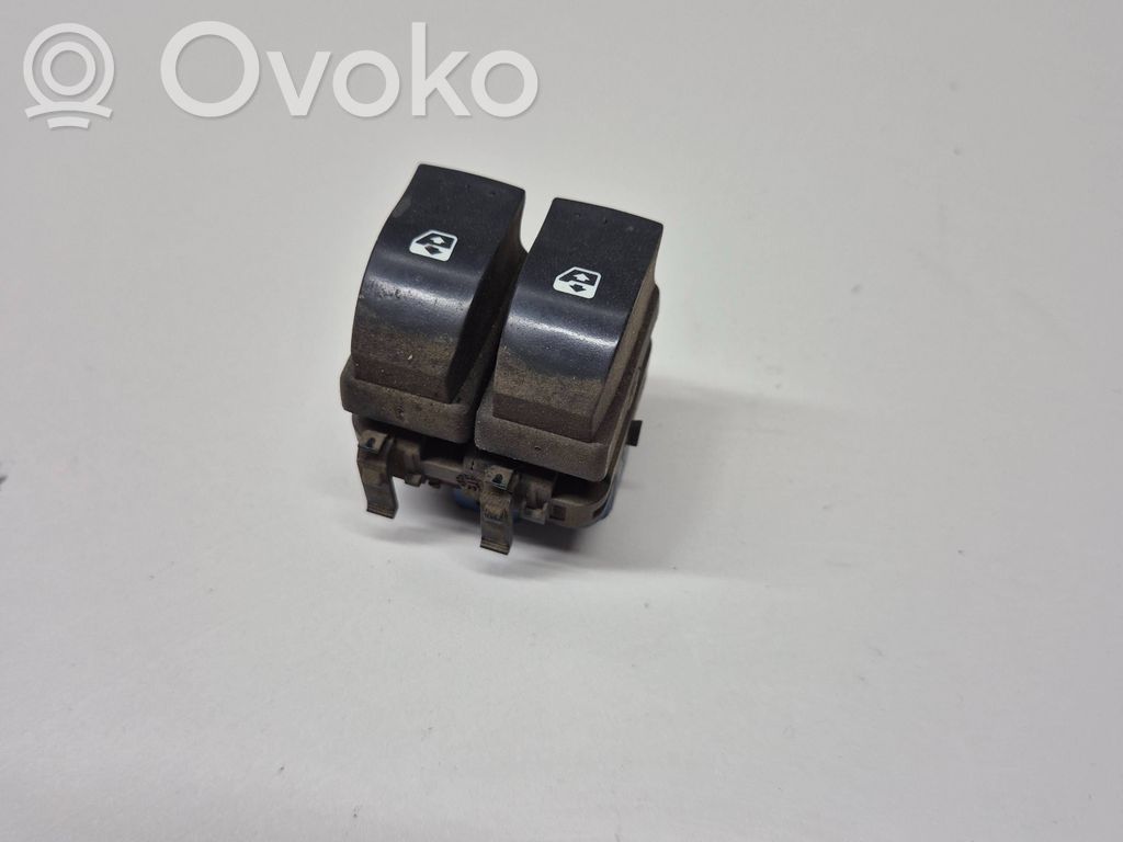 Opel Vivaro Electric window control switch 