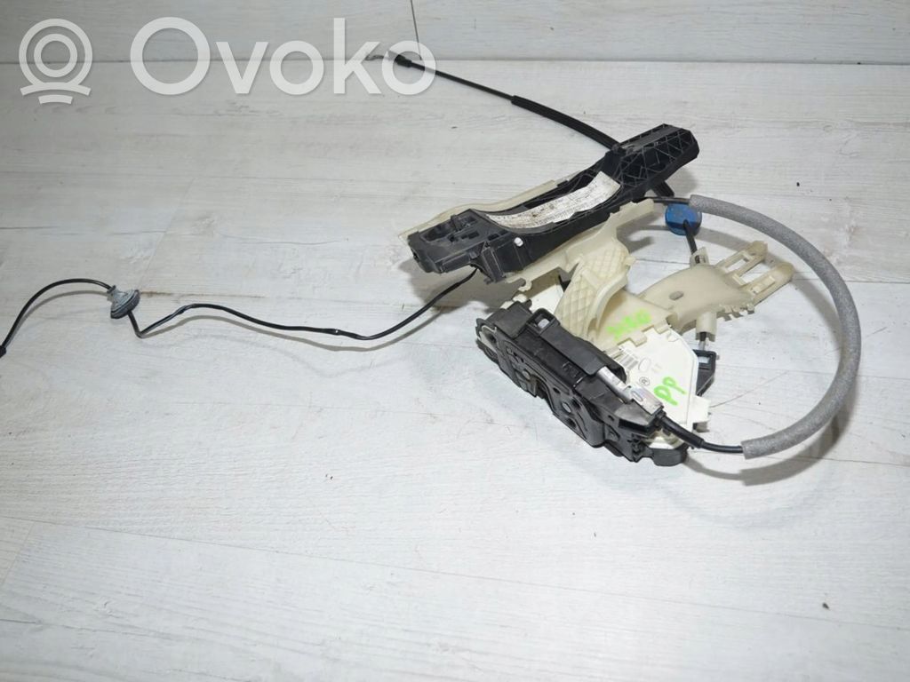 Priekšpusē slēdzene   5N1837016E