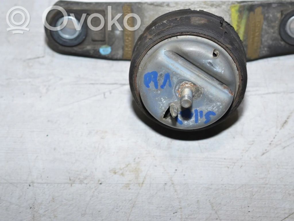 Volvo V40 Engine mount bracket 