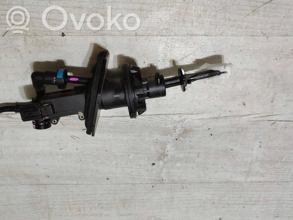 Mazda 2 Clutch slave cylinder 