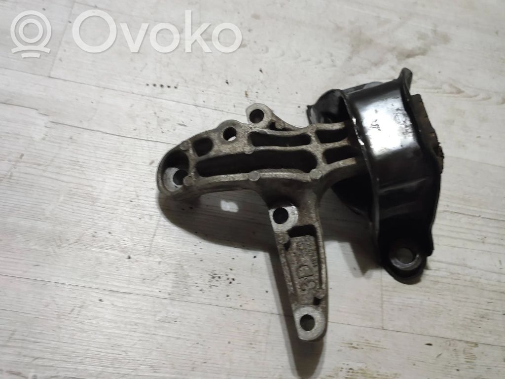 Renault Kadjar Engine mounting bracket 