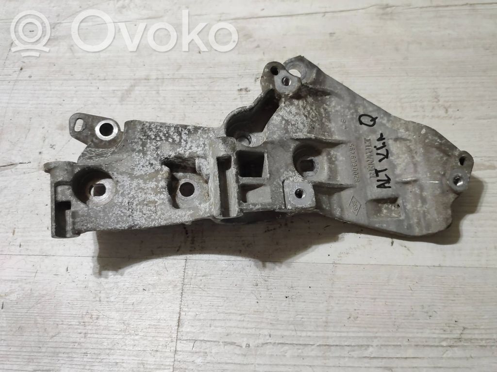 Nissan Qashqai Engine mounting bracket 