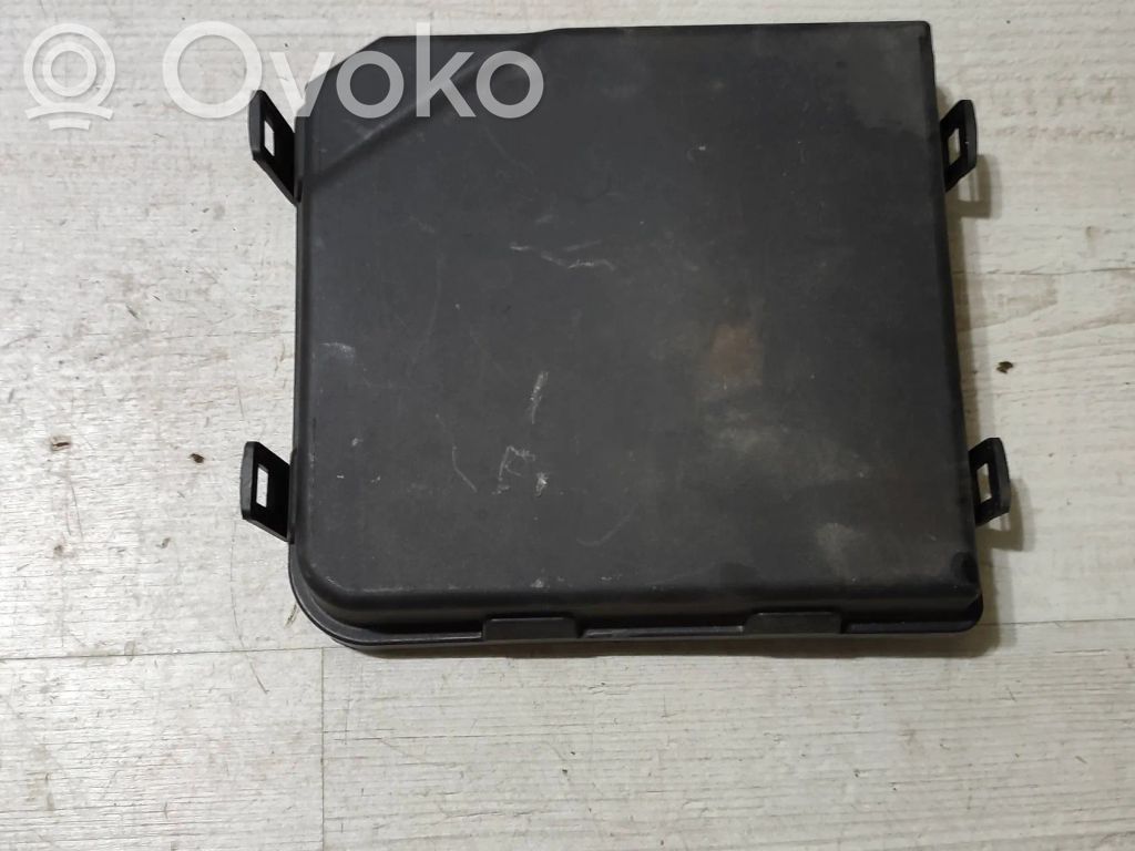 Nissan Qashqai Dangtelis saugiklių dėžės 