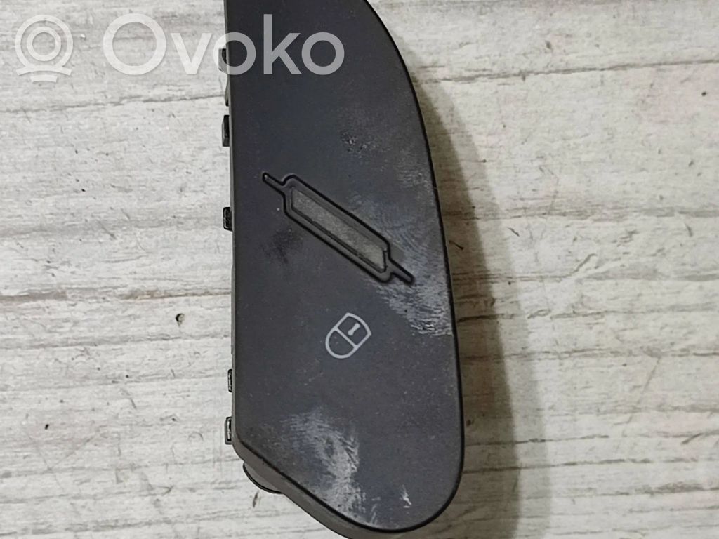 Alfa Romeo Stelvio Keskuslukituksen kytkin 