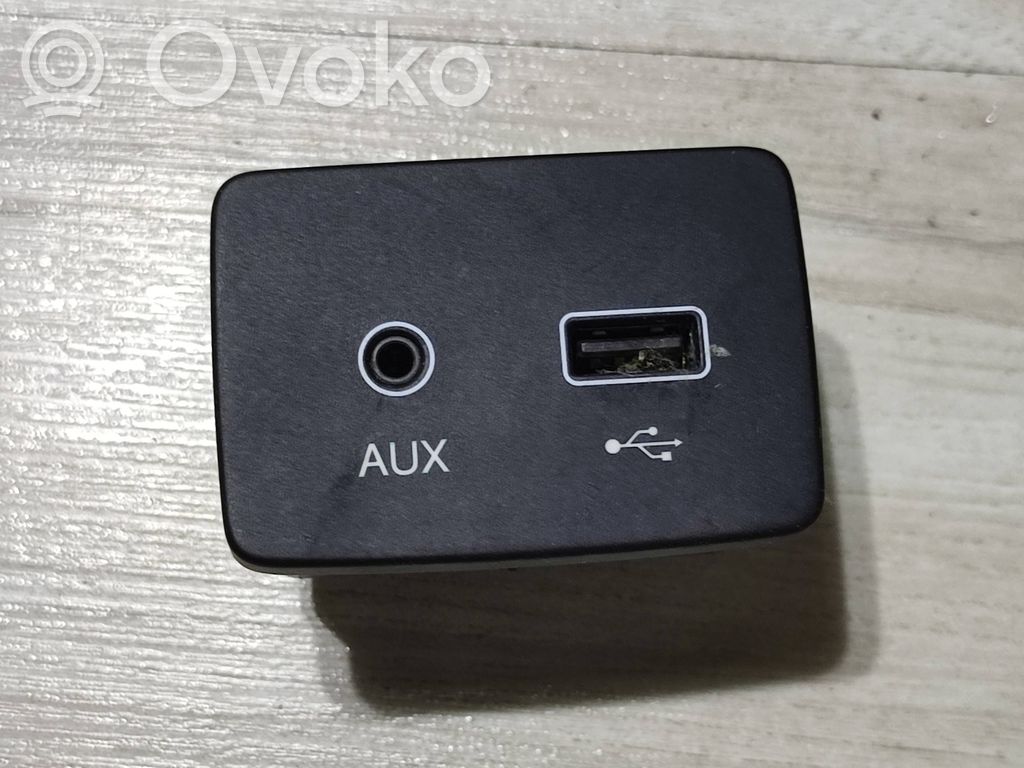 Fiat Tipo USB-pistokeliitin 