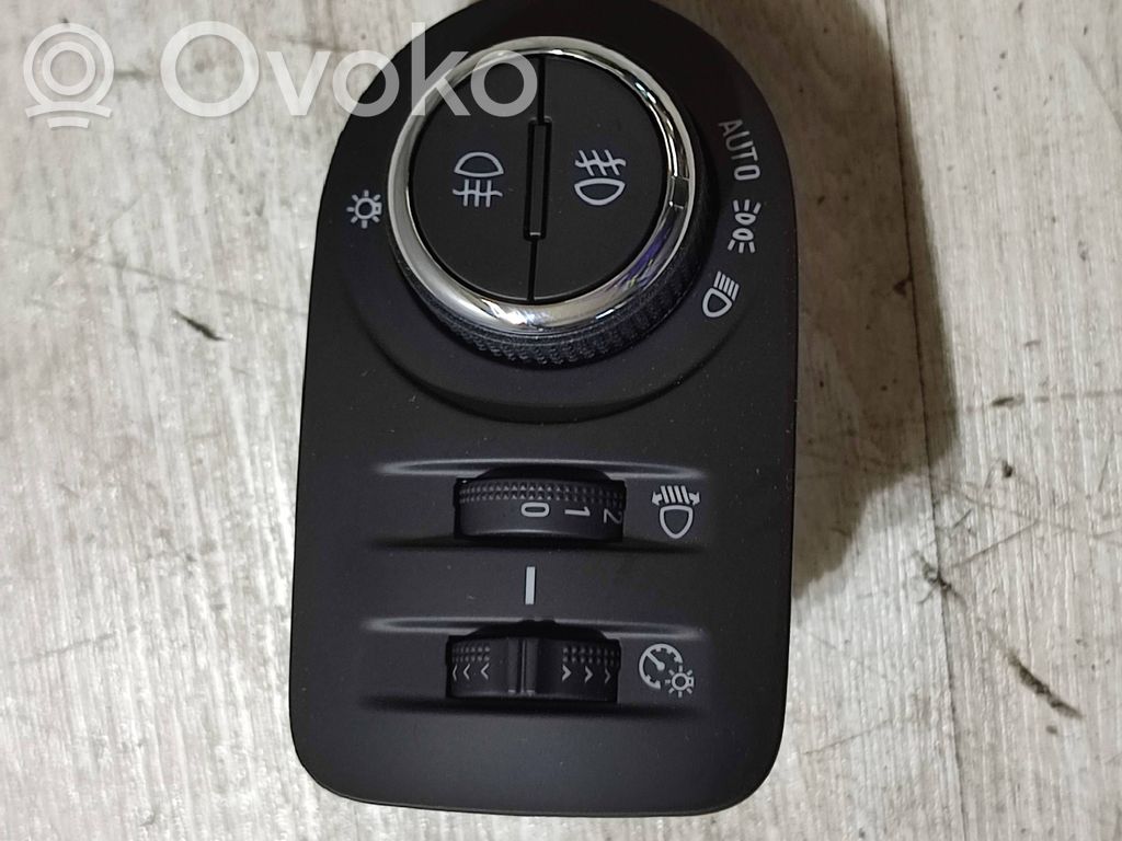 Opel Corsa F Šviesų jungtukas 
