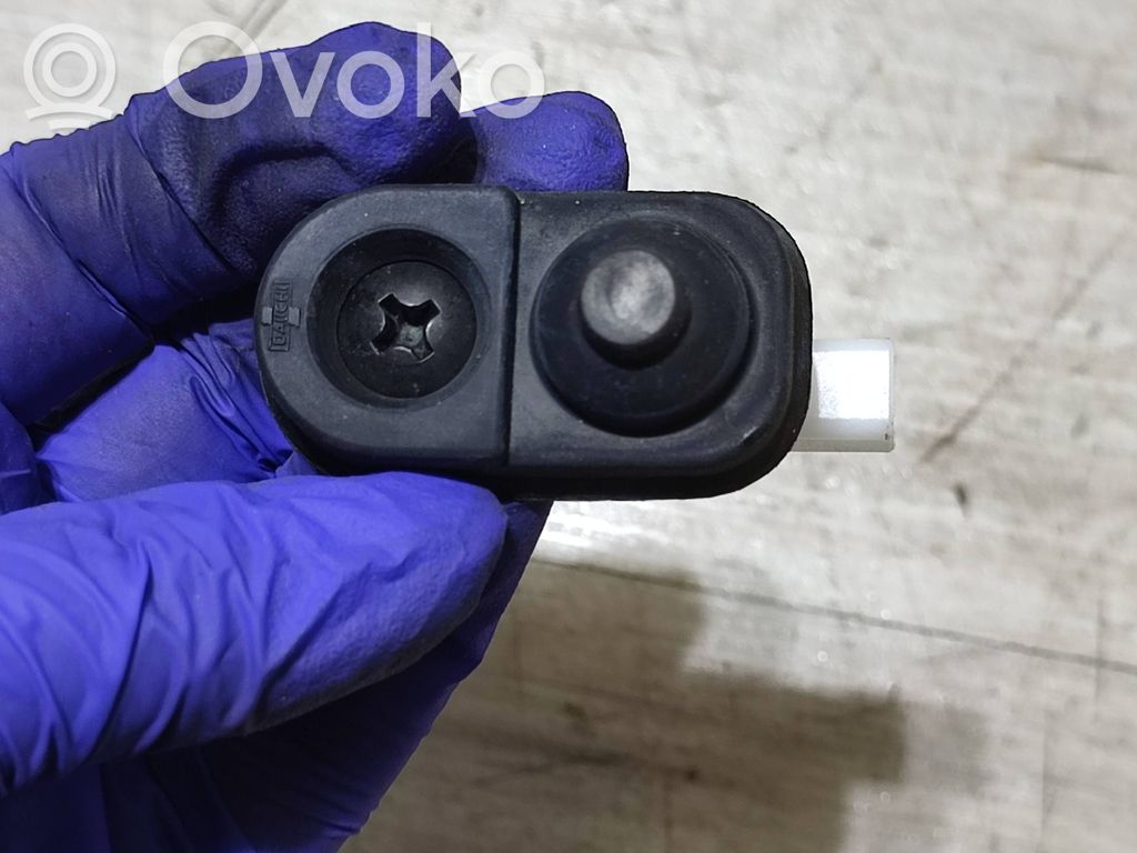 Sensor de la puerta trasera   190306,0103444