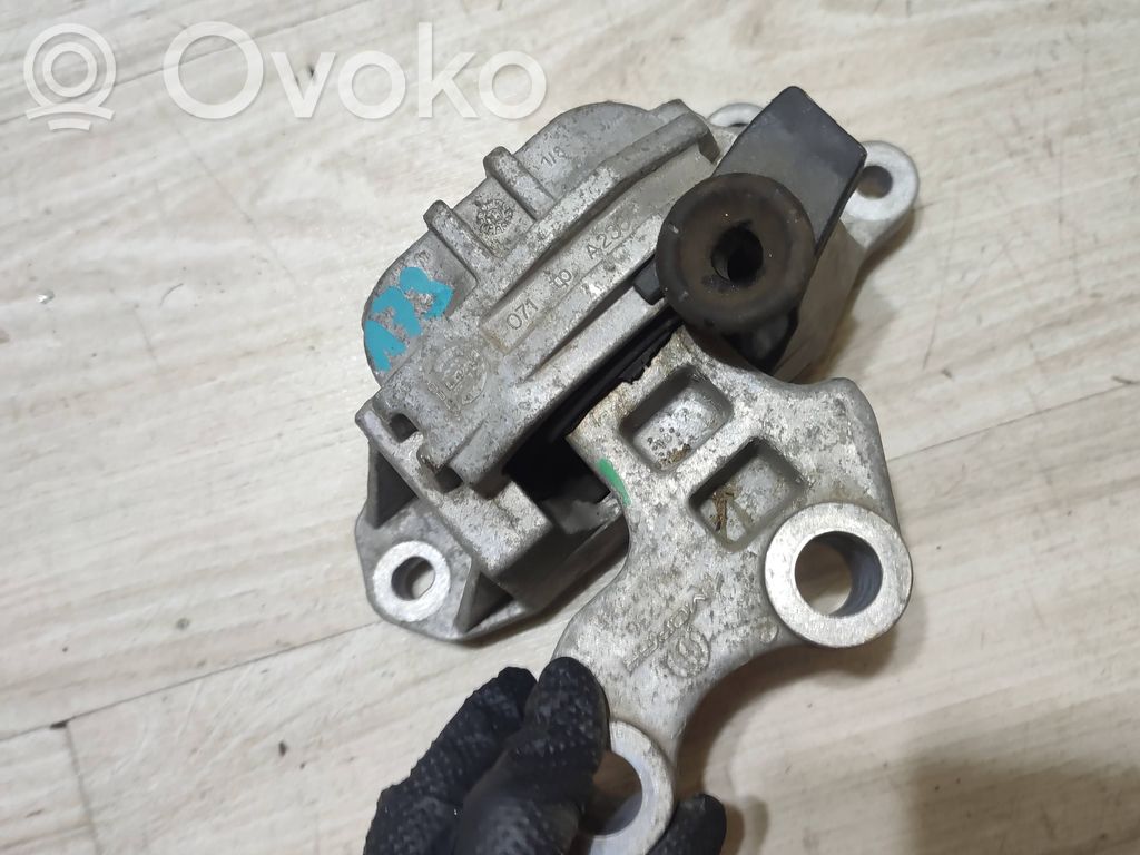 Fiat 500X Engine mount bracket 