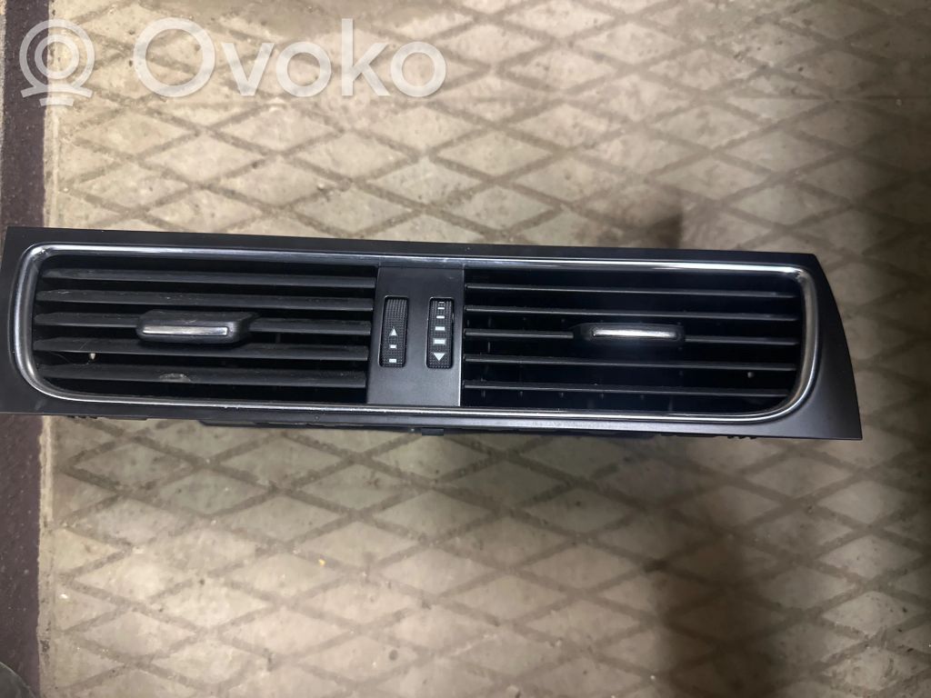 Audi A4 S4 B8 8K Dysze / Kratki środkowego nawiewu deski rozdzielczej 