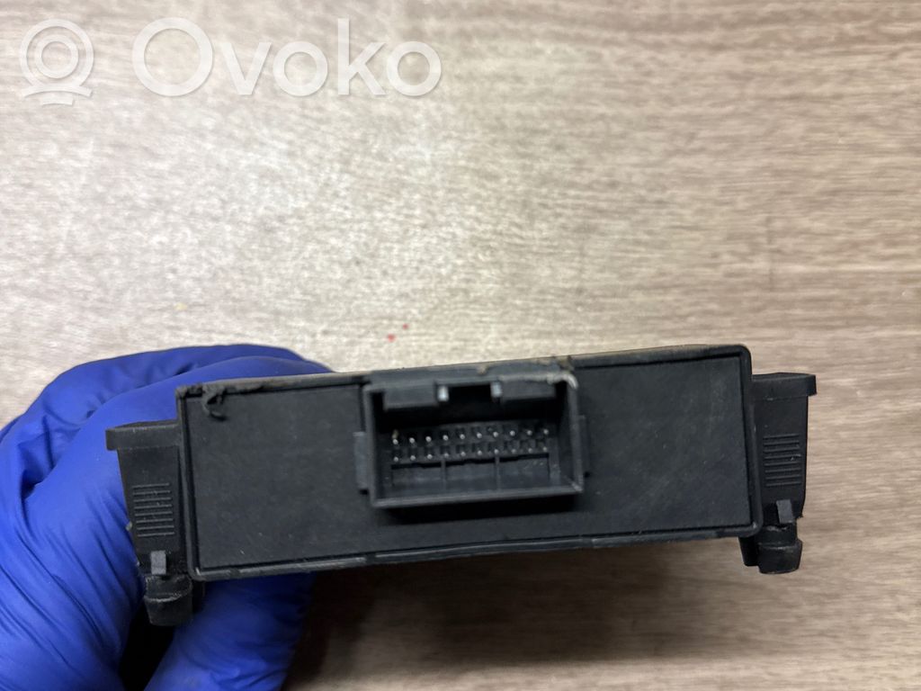 Volkswagen Golf V Gateway control module 