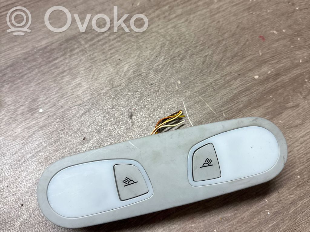 Audi A6 C7 Takaistuimen valo 