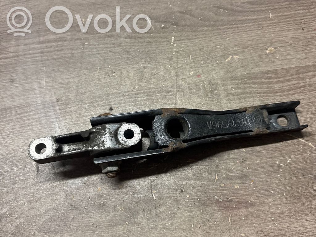 Volkswagen Golf VII Engine mount bracket 