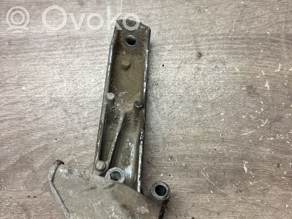 BMW 3 E30 Engine mounting bracket 