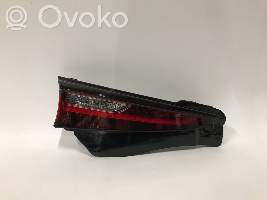 Mazda CX-30 Aizmugurējais lukturis pārsegā 