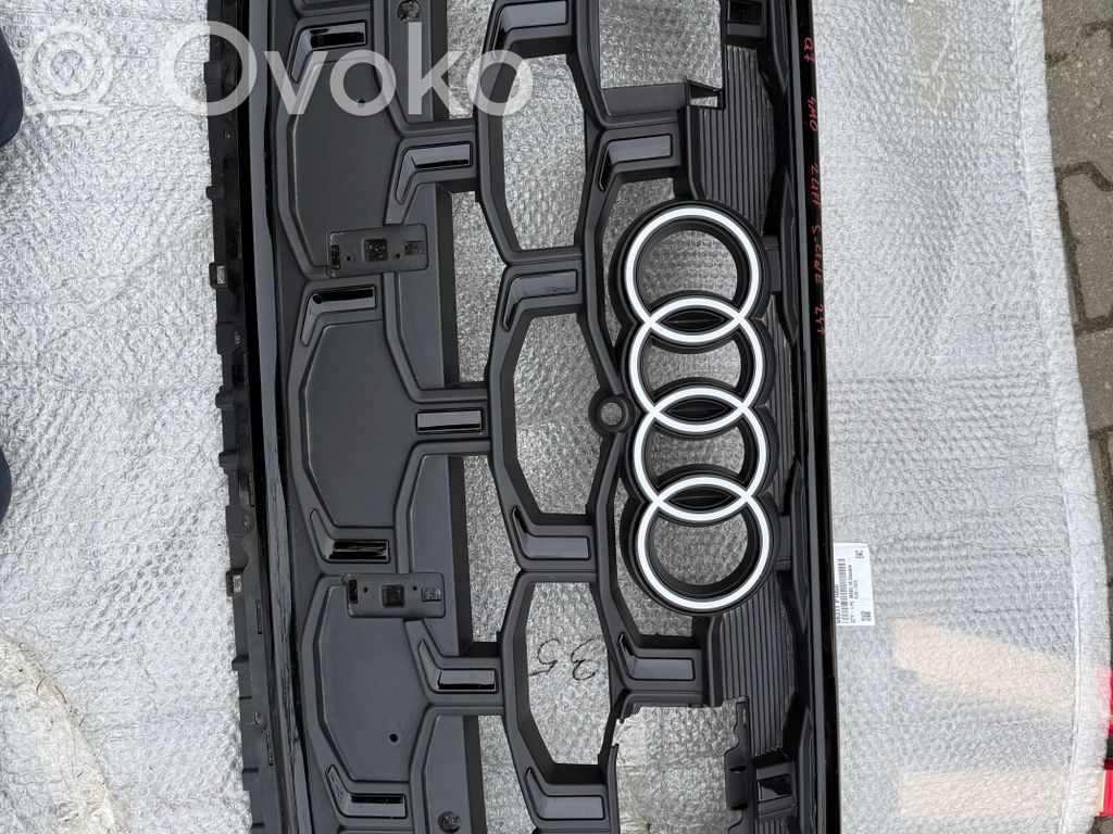Audi Q7 4M Etupuskurin ylempi jäähdytinsäleikkö 