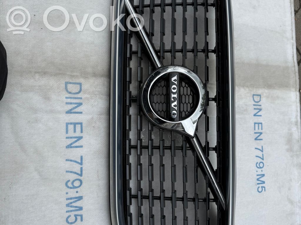Volvo XC60 Griglia superiore del radiatore paraurti anteriore 