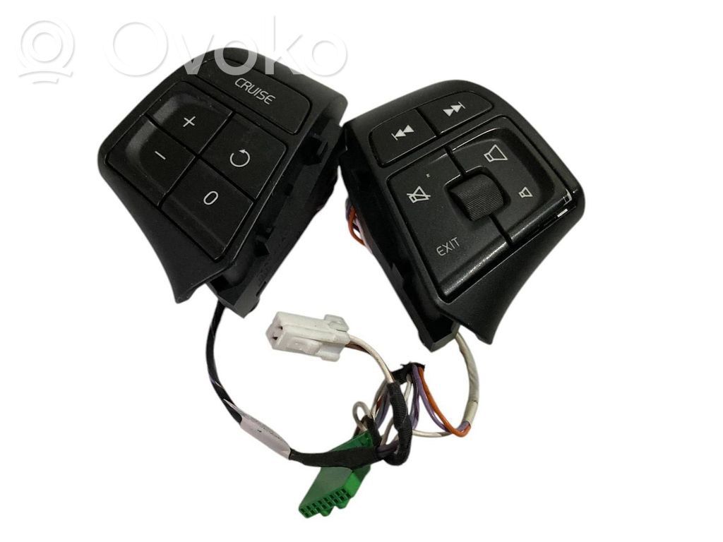 Volvo XC60 Steering wheel buttons/switches 