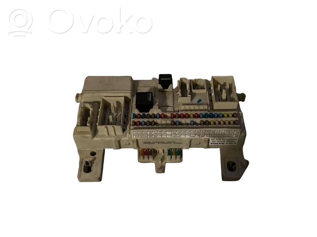 Volvo V50 Drošinātāju kaste (komplekts) 
