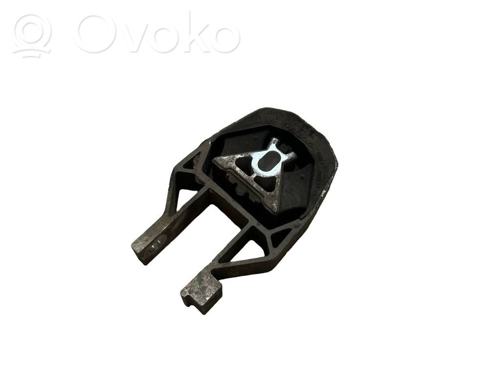 Volvo V40 Engine mount bracket 