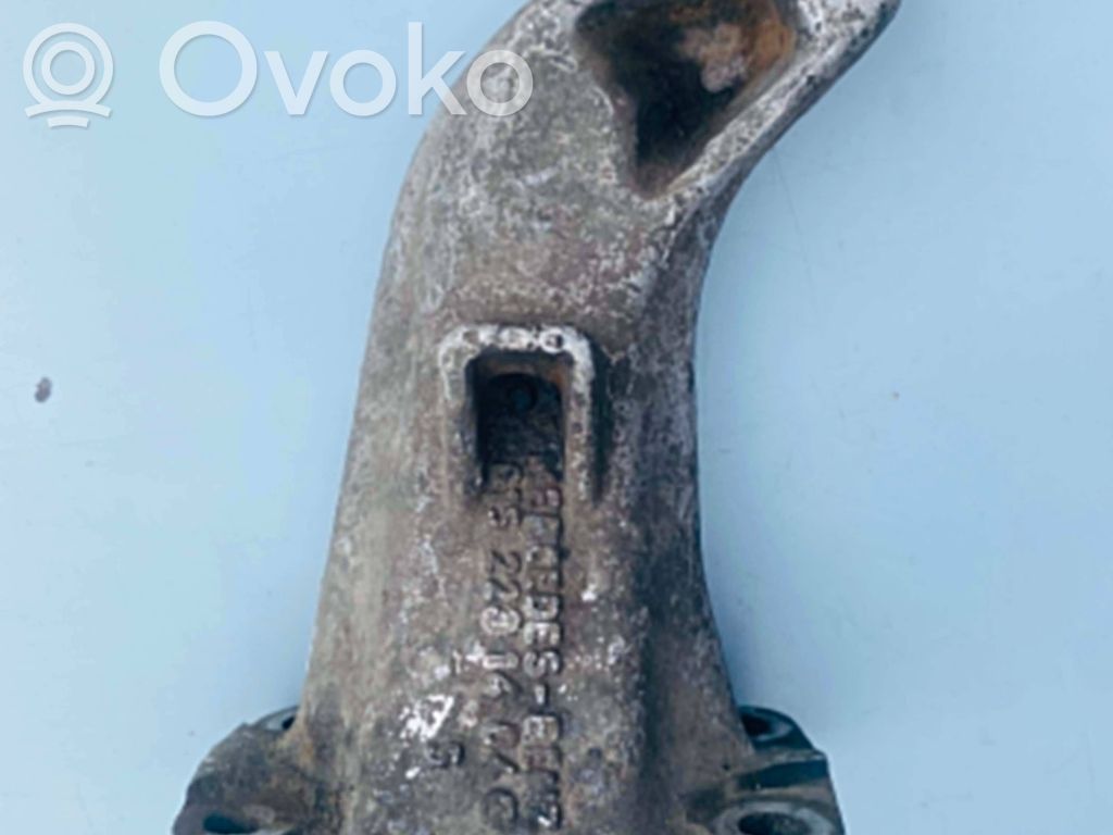 Mercedes-Benz W123 Engine mounting bracket 