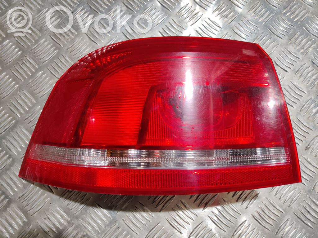 Volkswagen PASSAT B7 Lampă spate în caroserie 