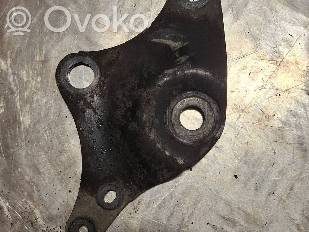 Citroen C6 Engine mounting bracket 