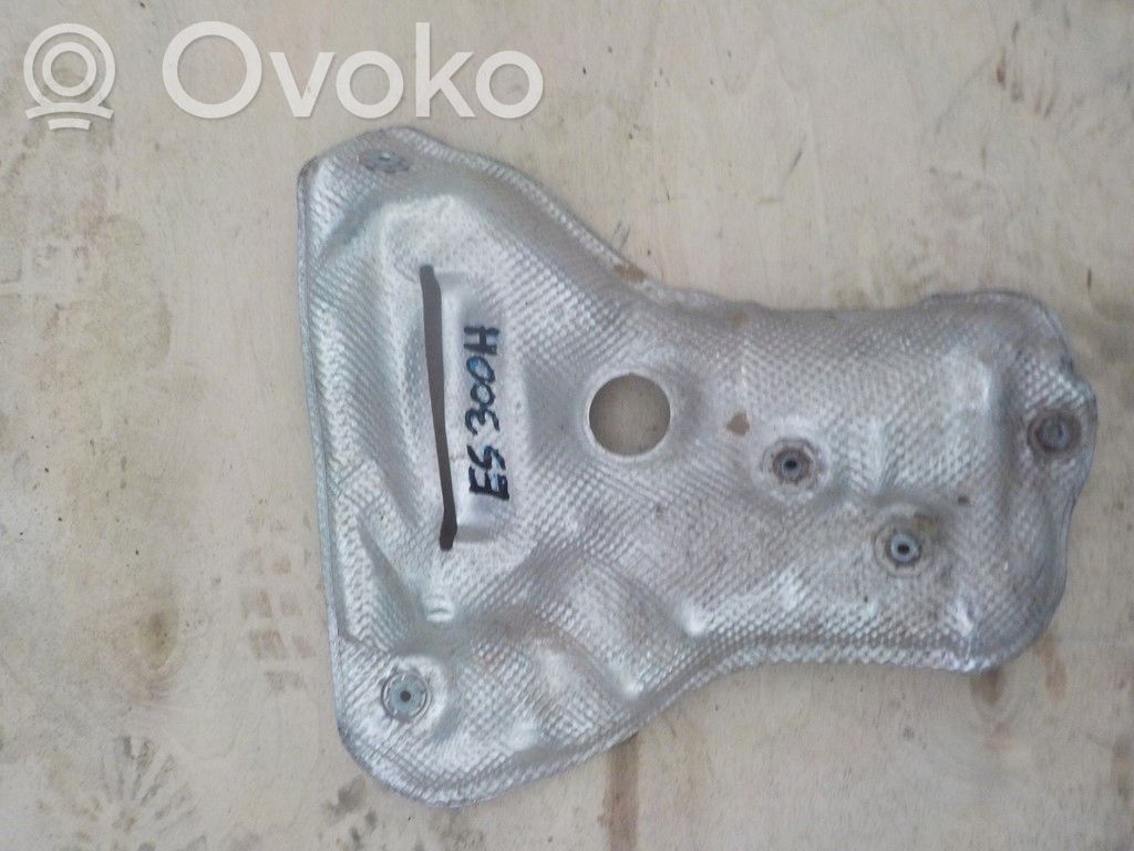 Lexus IS 200-300 Kita variklio detalė 
