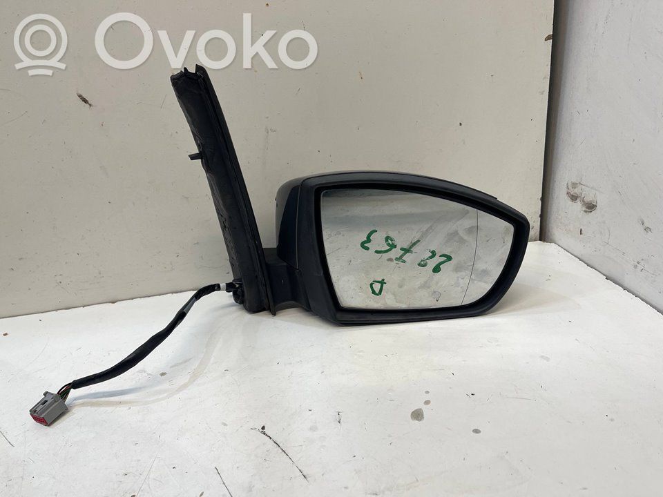 Ford Grand C-MAX Боковая часть кузова автомобиля 