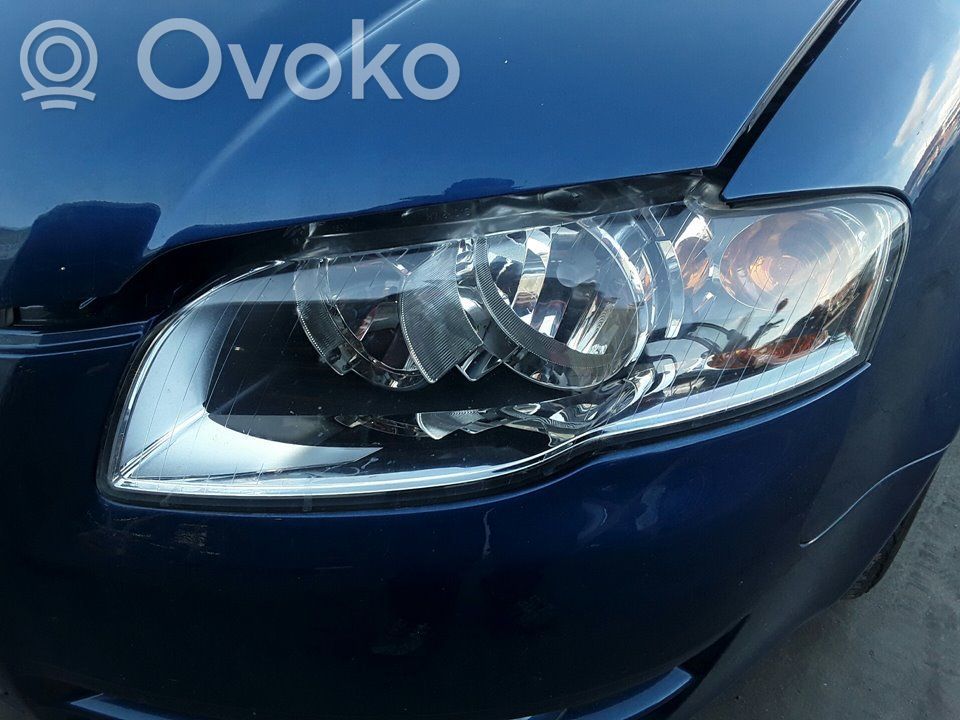Audi A4 S4 B7 8E 8H Lampa przednia 