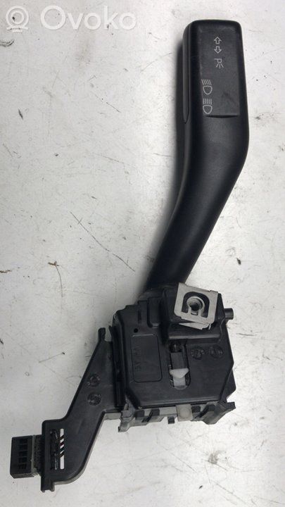 Volkswagen Golf V Pulsanti/interruttori sul volante 