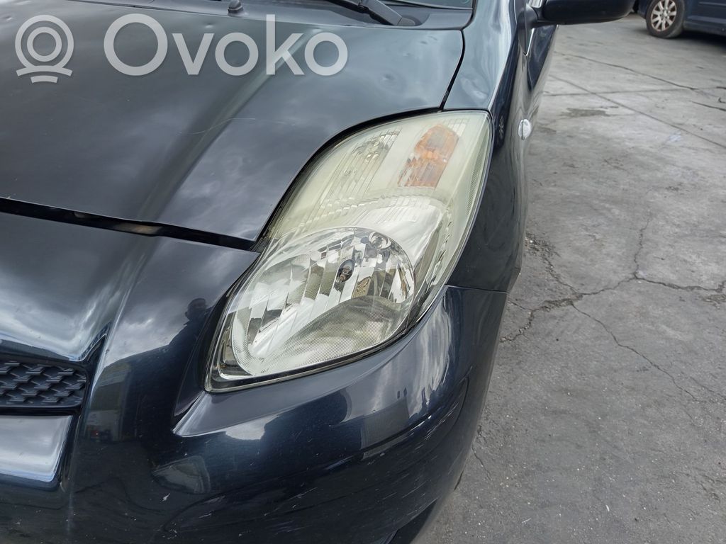 Toyota Yaris Lampa przednia 