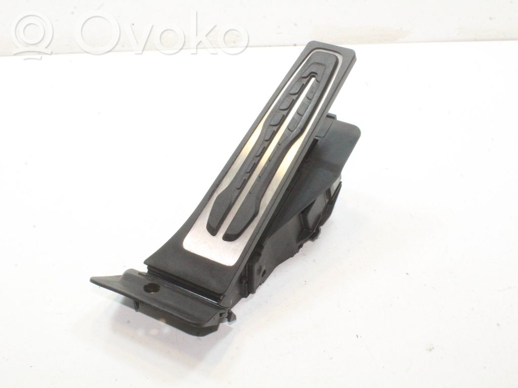 Accelerator throttle pedal   6889825