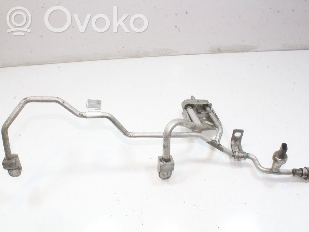 Jeep Cherokee KL Ilmastointilaitteen putki (A/C) 