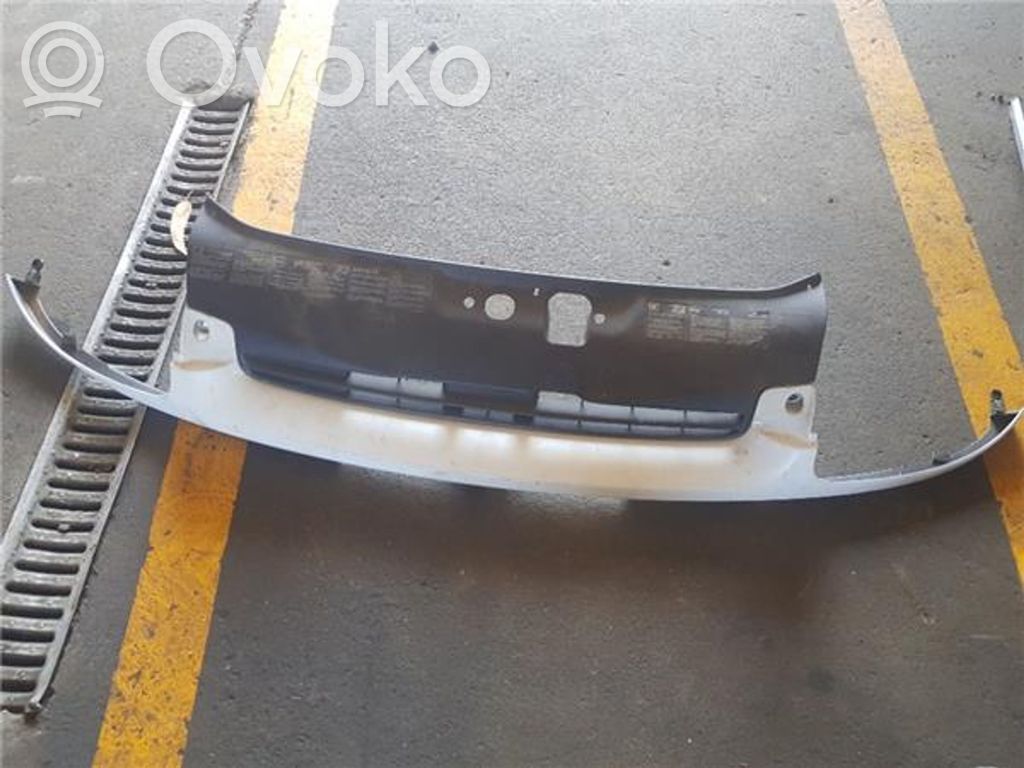Renault Clio II Bonnet/hood grill 
