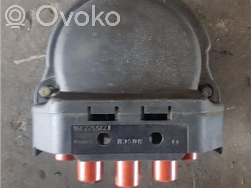 BMW 3 E36 Kopułka rozdzielacza zapłonu 