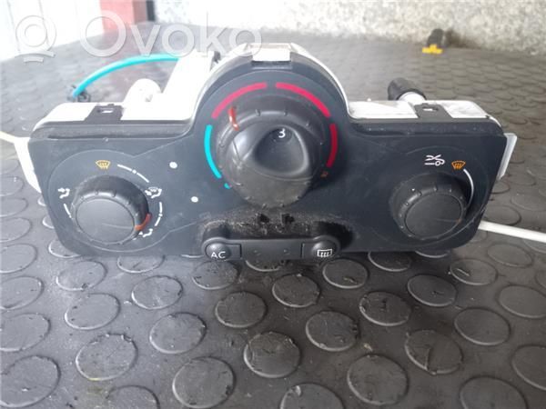 Renault Clio III Air conditioning (A/C) switch 