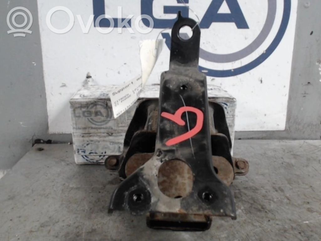Citroen C1 Engine mount bracket 