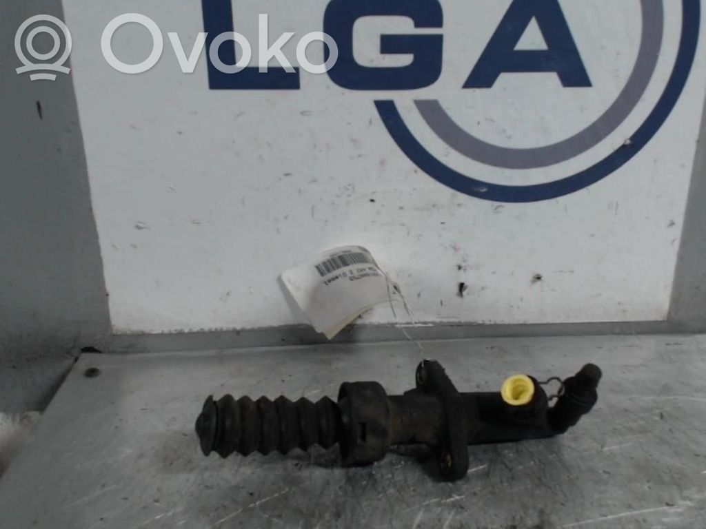 Peugeot 407 Kytkimen apusylinteri 
