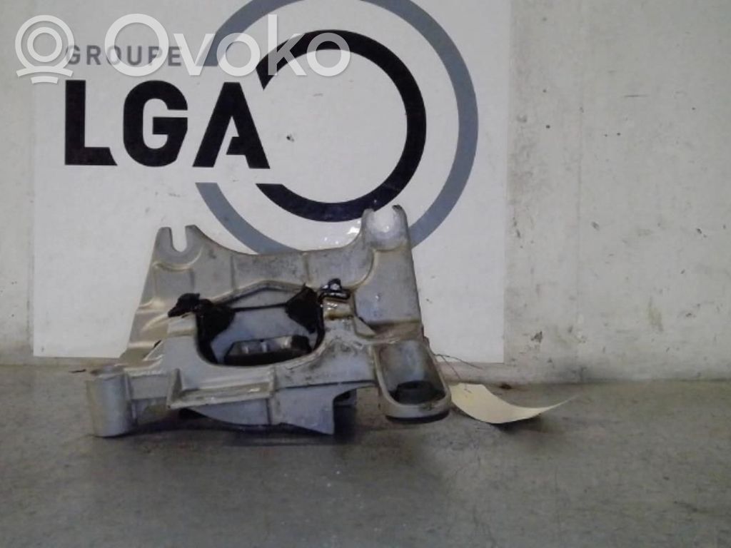 Renault Megane III Engine mount bracket 