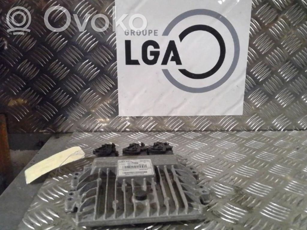 Renault Clio III Engine control unit/module 