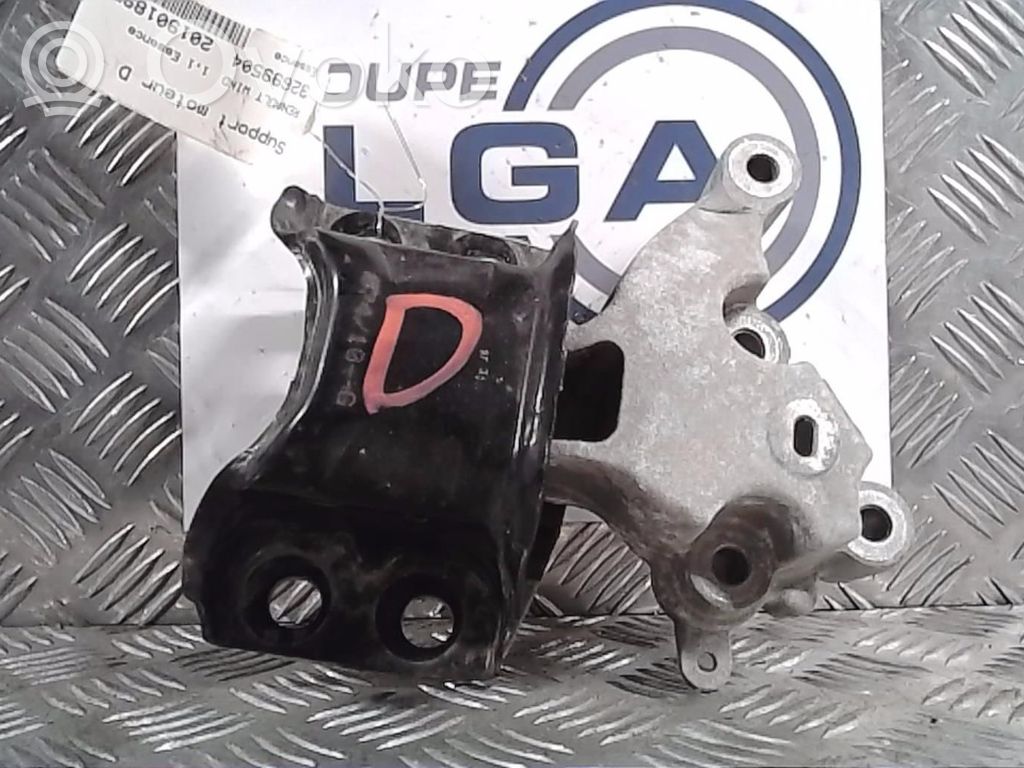 Renault Wind Engine mount bracket 