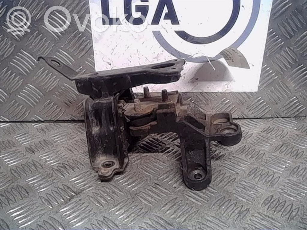 Peugeot 107 Engine mount bracket 