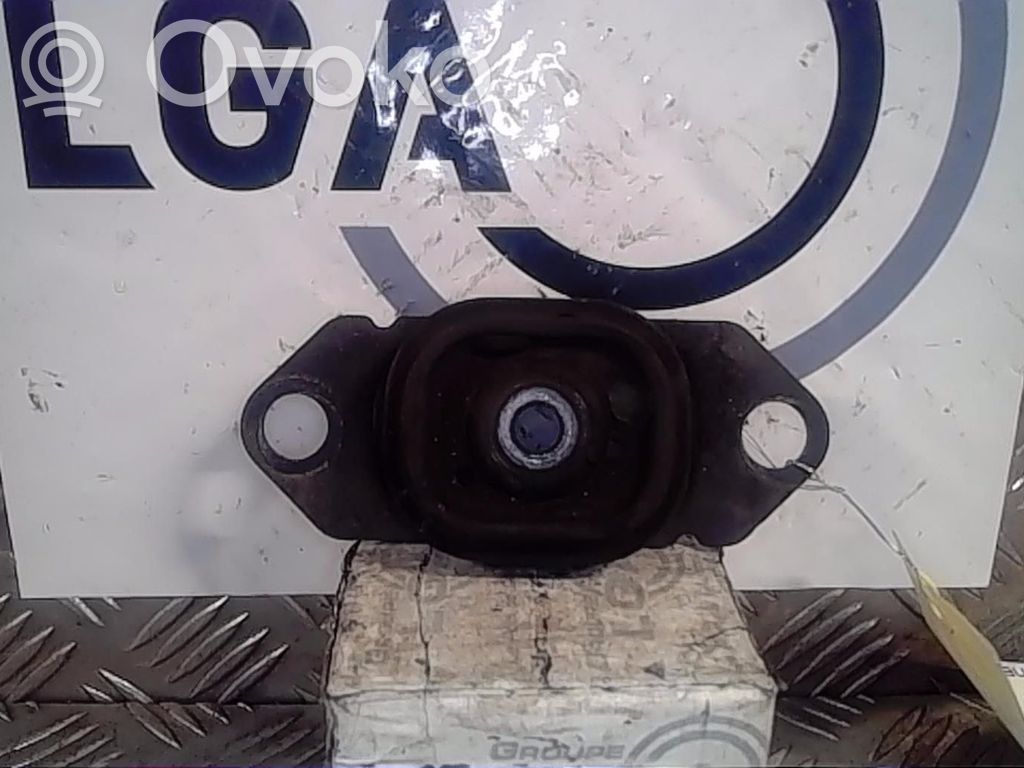 Engine mount bracket   8200136887