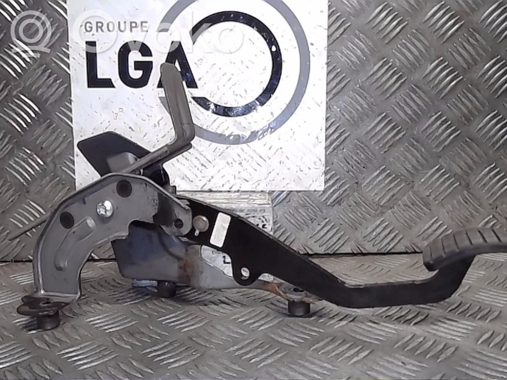 Renault Clio IV Kytkinpoljin 