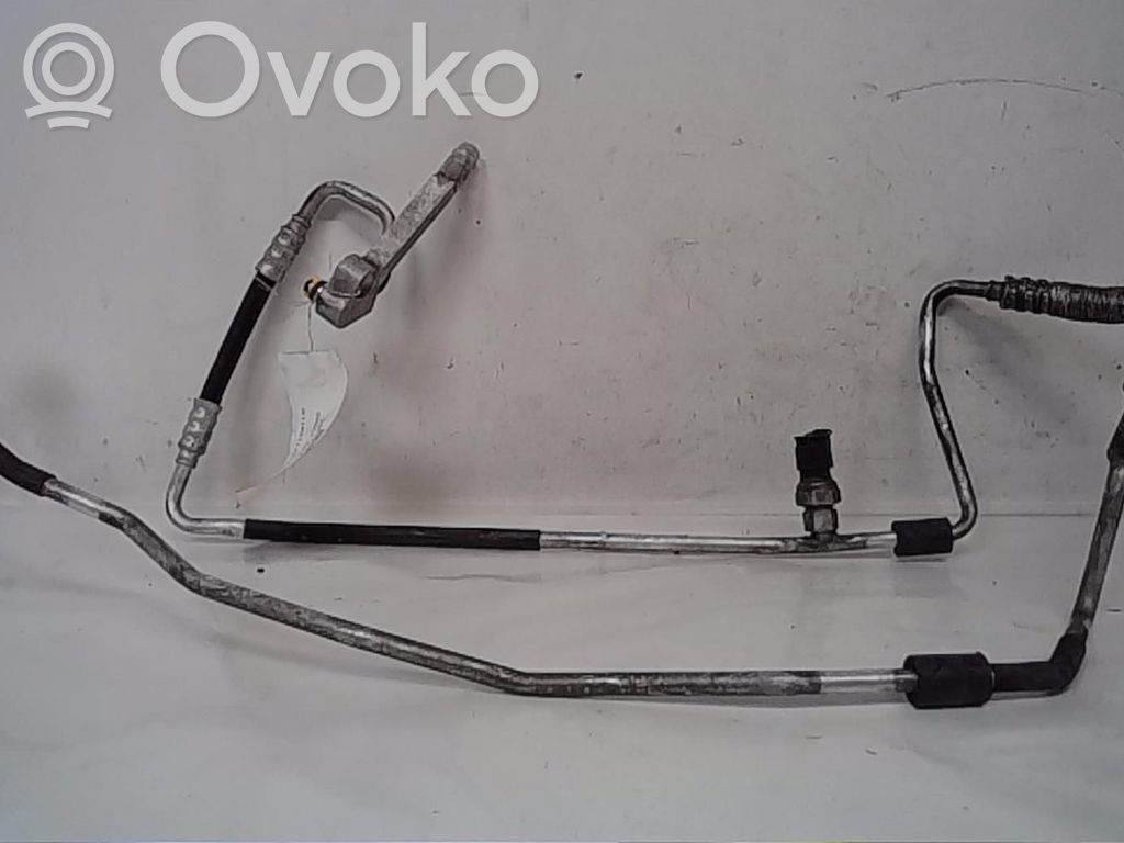 BMW 1 E81 E87 Ilmastointilaitteen putki (A/C) 