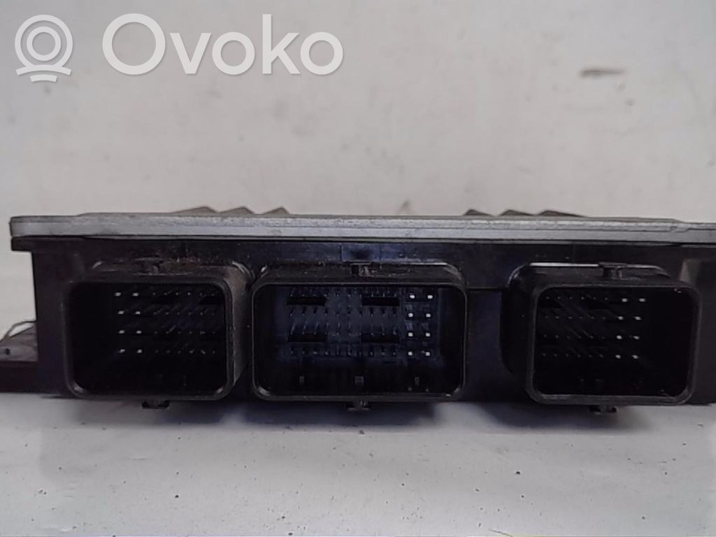 Dacia Sandero Engine control unit/module 