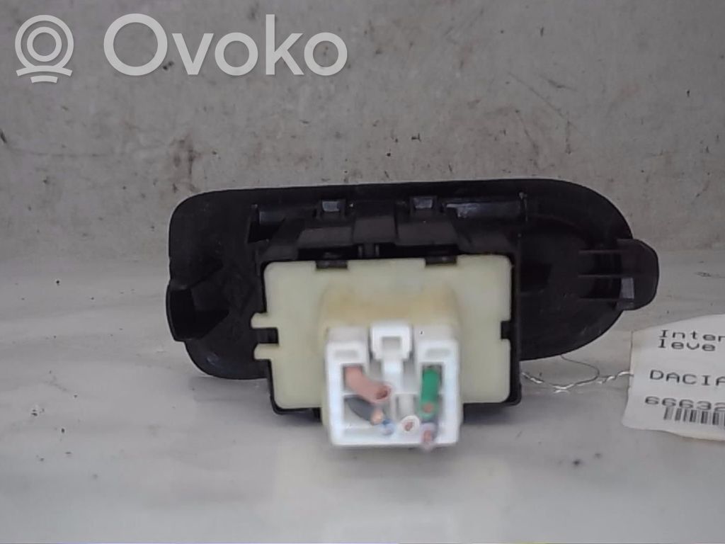 Electric window control switch   8200467793