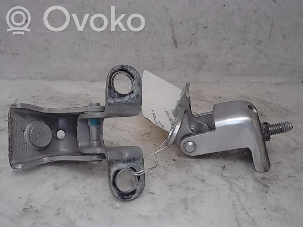 Citroen DS3 Tailgate/trunk/boot hinge 