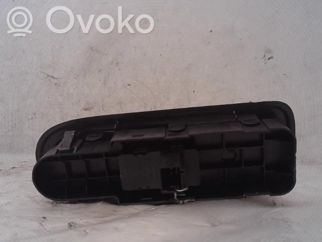Electric window control switch   6490Y8