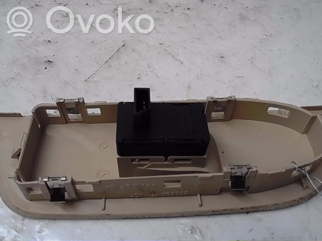 Electric window control switch   61316935534